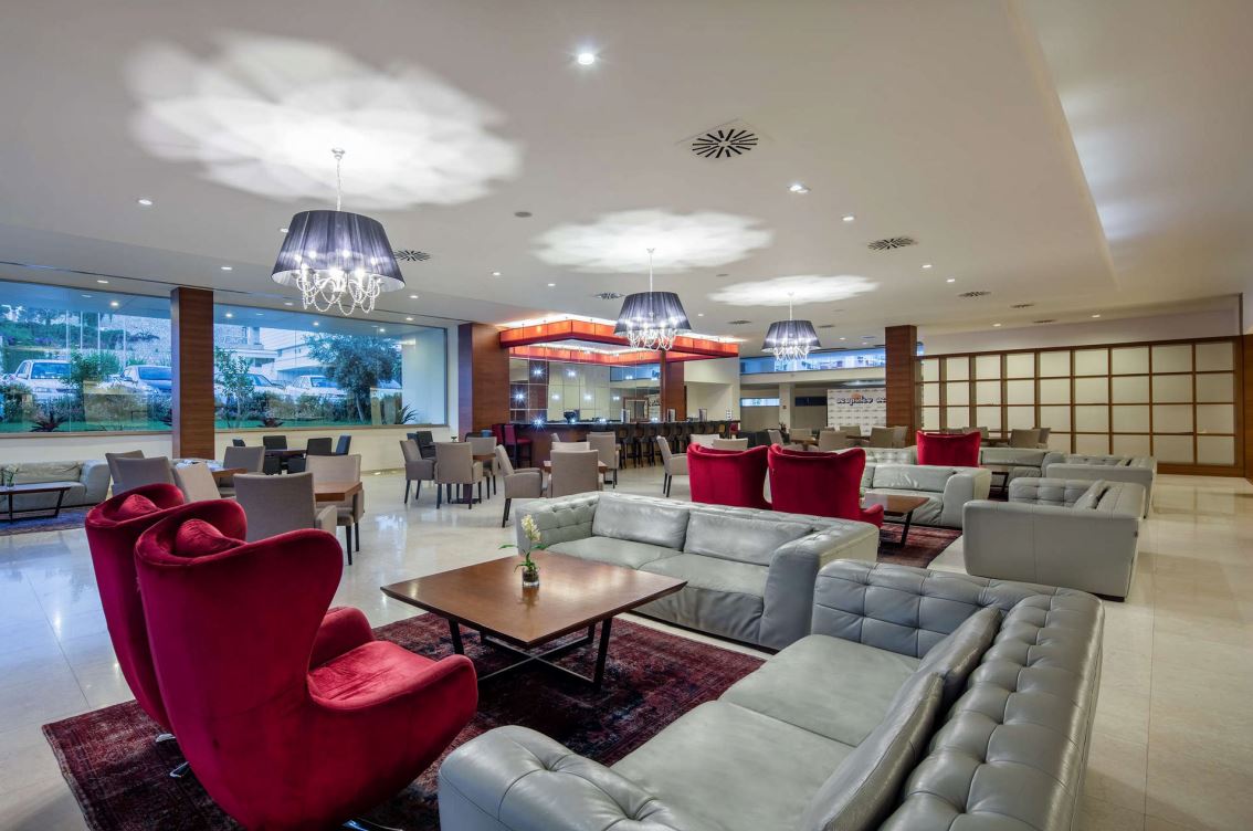 Mobilya ve aksesuarları firmaları, her otelin konseptine özel, dayanıklılık, konfor ve estetik beklentilerini aynı anda karşılayan, misafir deneyimini yükselten ve işletme verimliliğini artıran çözümleriyle turizmde üst segment hizmet anlayışıyla faaliyet gösteriyorlar